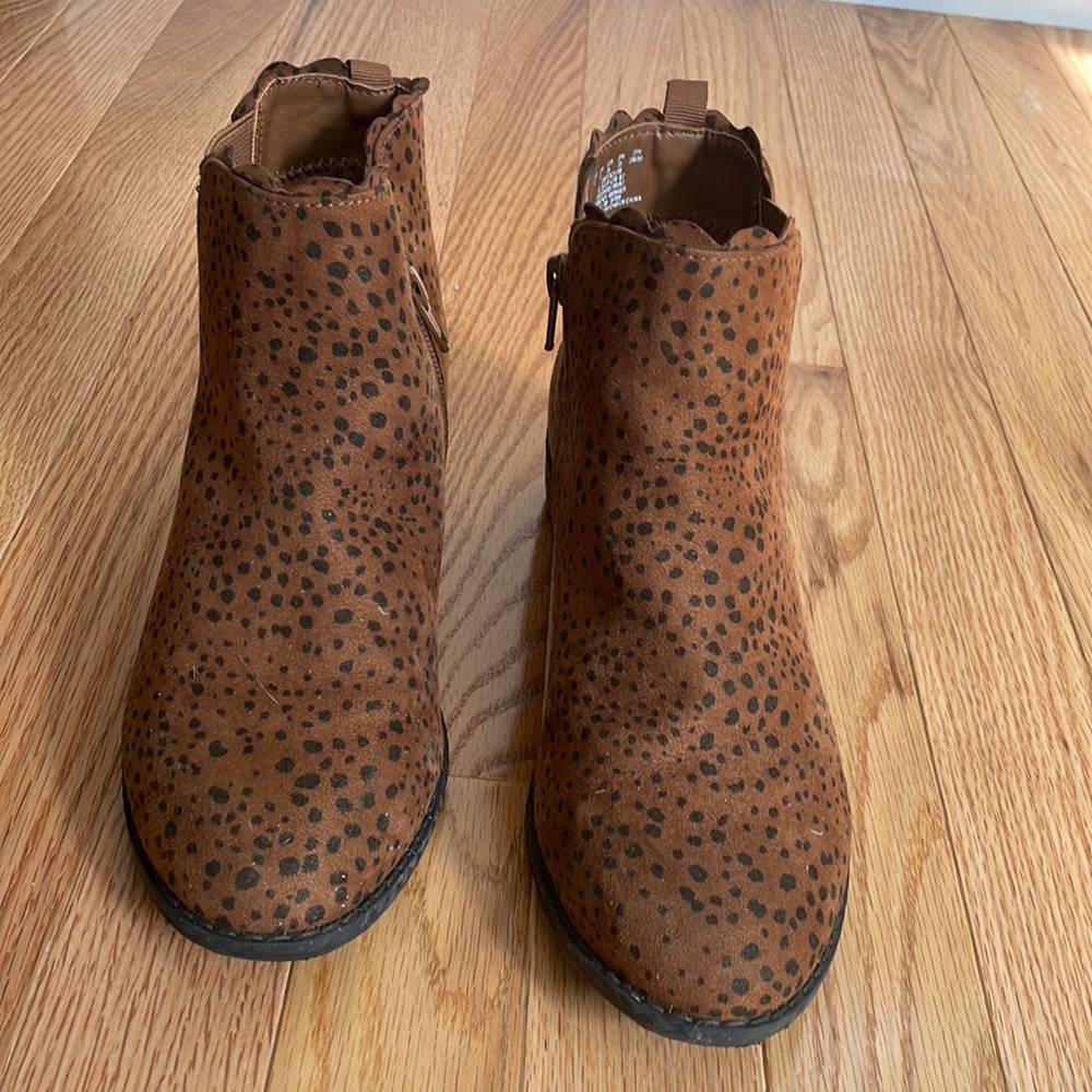 Girls size 4 Gap leopard print booties.  Great condition.